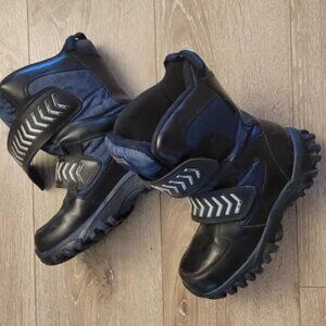 Cougar Tracer boots (Kids- US Size 4)